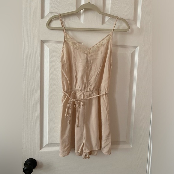 H&M cream romper with lace embellished top and tie waist - Picture 1 of 5